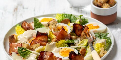 Ca SARSALAT MED KYLLINGBACON OG EGG 10446319 Foto Hanne Stensvold 2